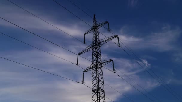 Elektriciteit Pylons en wolken Sky - Video