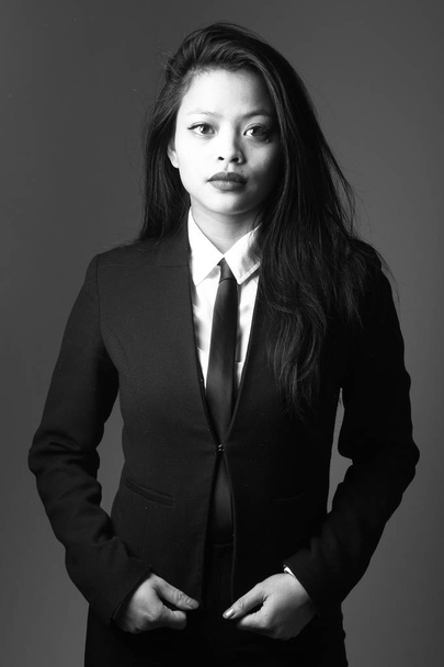 Serious asian woman on black and white tone - Fotoğraf, Görsel