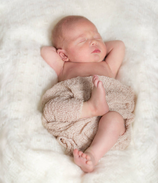 sleeping newborn baby on a blanket - Foto, Imagem