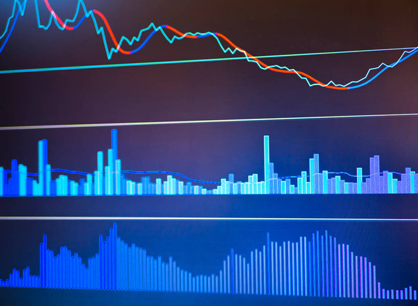 График мировой экономики в красно-синих цветах. Концептуальный взгляд на валютный рынок
. - Фото, изображение
