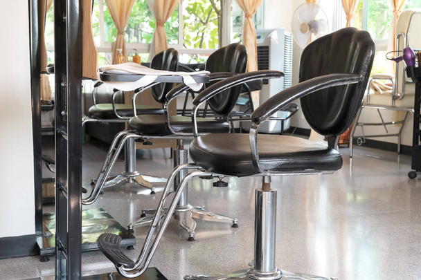 Piękny Salon kryty sklep, czysty i nowoczesny Design salon fryzjerski. - Zdjęcie, obraz