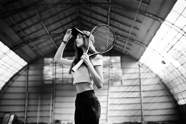 Young sporty girl player with tennis racket on tennis court. - Zdjęcie, obraz