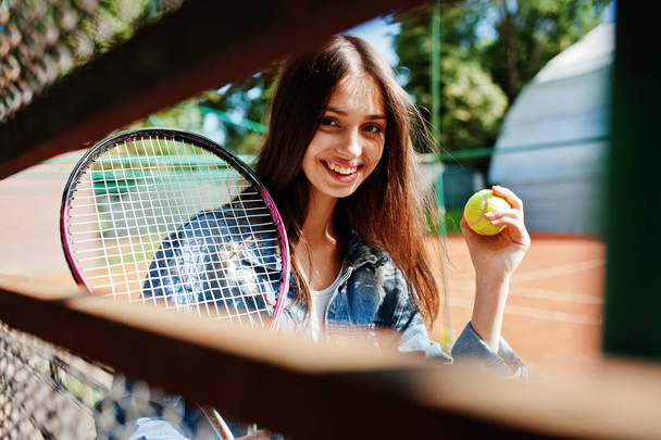 Young sporty girl player with tennis racket on tennis court. - Zdjęcie, obraz