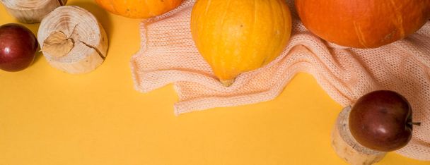 Banner Colorful autumn pattern made of pumpkins,autumn leaves and apples. Knitted orange yellow scarf . Flat lay. Fall concept. Copy spase - Foto, Bild