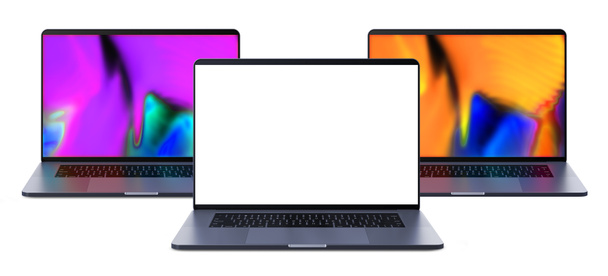 Laptop met leeg scherm geïsoleerd op een witte achtergrond. Laptop in focus. Hoog gedetailleerde. - Foto, afbeelding