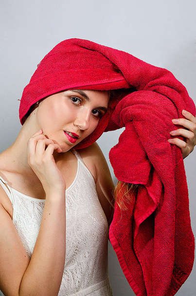 beautiful girl in towel - Fotoğraf, Görsel