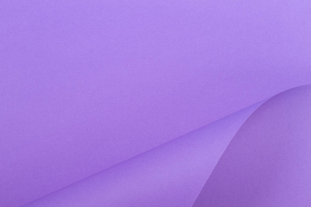 Абстрактний барвистий фон. Фіолетовий фіолетовий кольоровий папір у геометричних формах
 - Фото, зображення