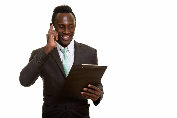 Mladí rádi černé africké podnikatel usmívající se přitom mluví o m - Fotografie, Obrázek