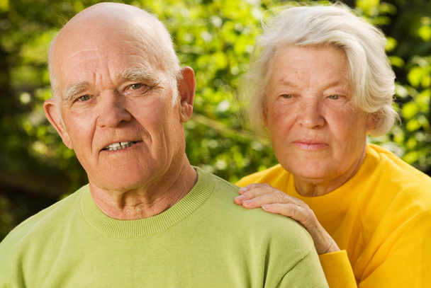 Seniorenpaar verliebt im Freien - Foto, Bild