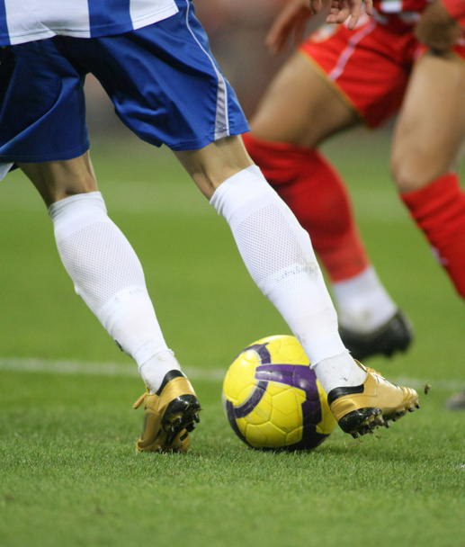 Fútbol driblando
 - Foto, Imagen