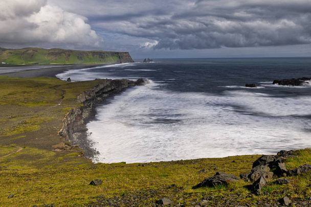 Waves on te black beach - Iceland - Foto, immagini
