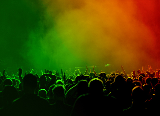 Arco iris concierto multitud
 - Foto, imagen
