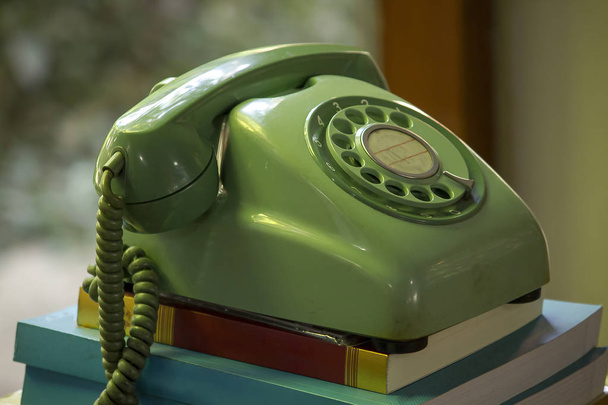Старый зеленый телефон
 - Фото, изображение