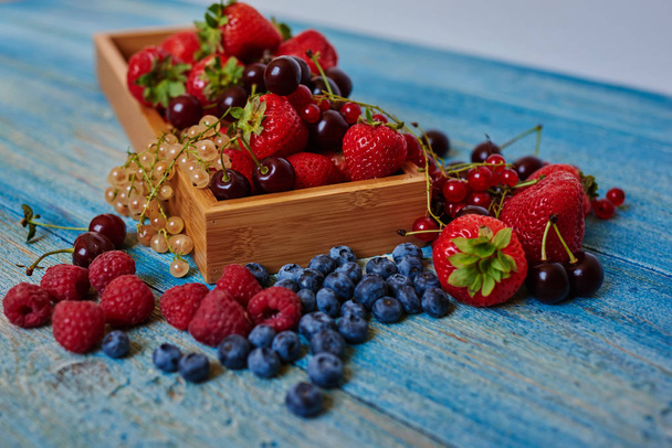 Any dessert smoothies and baking the stuffing from strawberries, raspberries and blueberries the perfect combination of fresh berries for all members of the family - 写真・画像