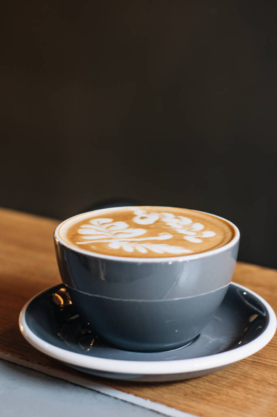 tasse de café avec latte art, boisson du matin
  - Photo, image