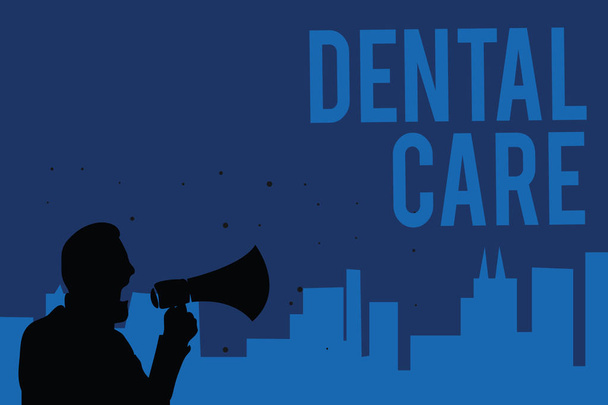 Tekst pisma ręcznego pisania Dental Care. Koncepcja znaczenie utrzymania zdrowych zębów lub aby go czyścić dla przyszłych mężczyznę trzymającego megafon mówi polityk Dokonywanie obietnice niebieskie tło - Zdjęcie, obraz