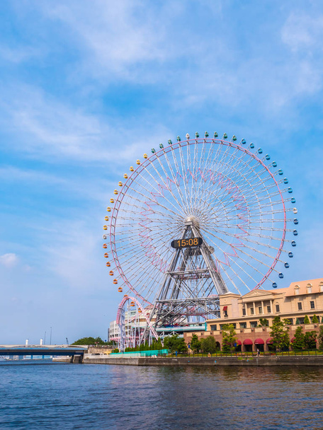 Reuzenrad in attractiepark rond yokohama stad japan - Foto, afbeelding