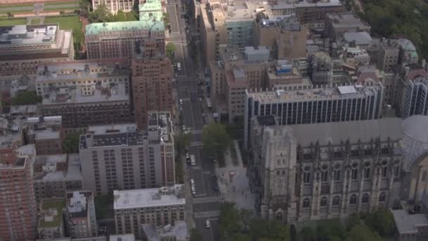 AERIAL: Flying high above the rooftops of residential buildings, apartments, condos and flats in beautiful historically important neighborhood of East Village in NYC borough of Manhattan on sunny day - Metraje, vídeo