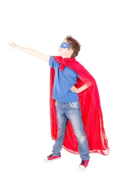 Pequeño niño fingiendo ser un superhéroe
 - Foto, Imagen