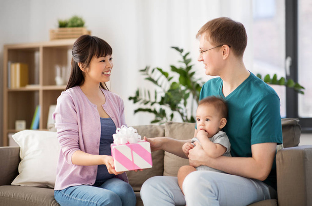 happy family with gift and baby boy at home - Fotografie, Obrázek