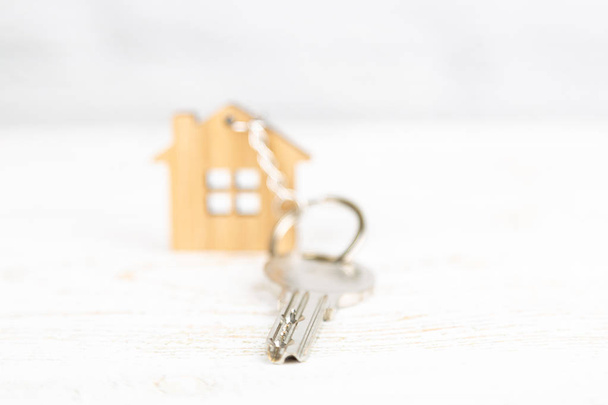 A key on house shaped wooden keychain - 写真・画像