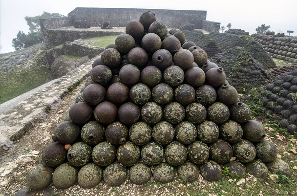 Citadelle Laferriere Fusils de canon de la forteresse, Nord d'Haïti
 - Photo, image