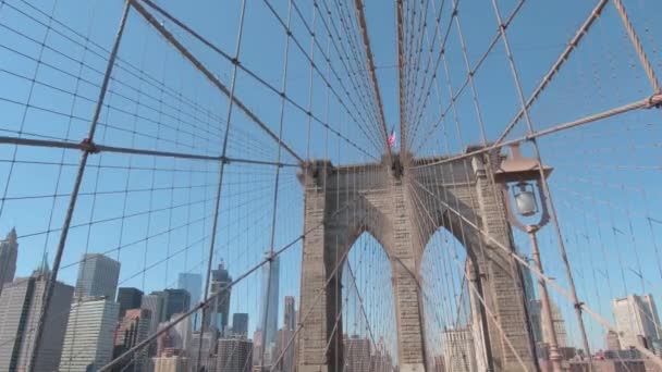 CLOSE UP: Beautiful web-like cable structure and limestone brick tower of famous Brooklyn Bridge overlooking Lower Manhattan downtown financial district in New York city center on sunny summer day - Footage, Video