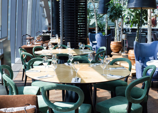 Restaurant design round table set - Foto, Imagen