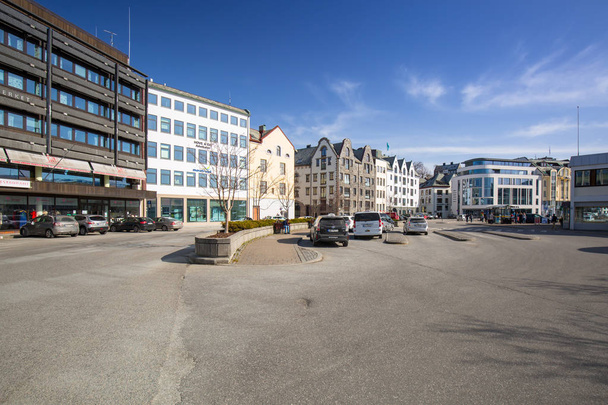 Alesund, Norvège - 13 avril 2018 : Architecture de la ville d'Alesund en Norvège. Alesund est une ville et une municipalité de Norvège-Occidentale
. - Photo, image