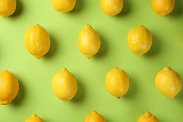 Flat lay composition with fresh ripe lemons on color background - Foto, afbeelding