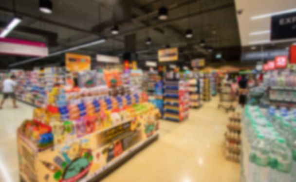 Homályos kép szupermarket folyosó és polcok, üzleti koncepció - Fotó, kép
