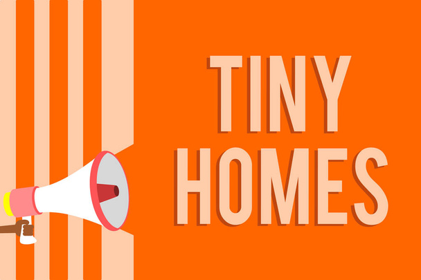 Uwaga: pisanie Wyświetlono Tiny domy. Formacie prezentującym domy biznesowej zdjęcie zawierają tylko jeden pokój lub dwa i małe wejście tanie megafon głośnik orange paski ważne wiadomości, mówiąc głośno - Zdjęcie, obraz