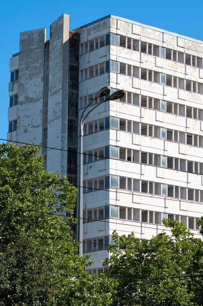   кинутих порожній офісної будівлі в центрі міста Берлін                              - Фото, зображення