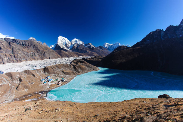 Niesamowite góry na Himalaje - Nepal. - Zdjęcie, obraz