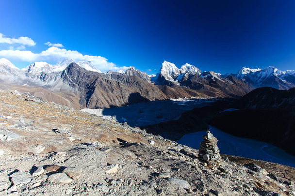 Montanhas incríveis no Himalaia - Nepal
. - Foto, Imagem