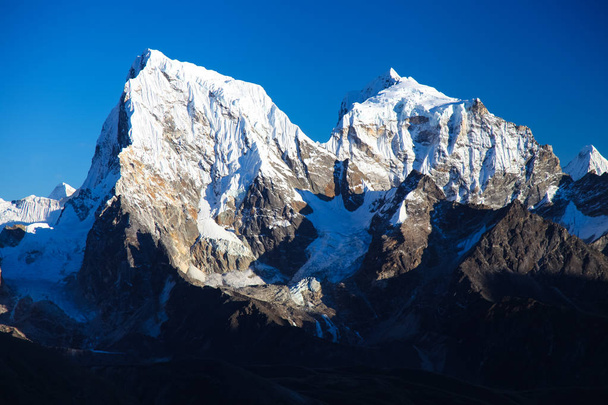 Csodálatos hegyek Himalája - Nepál. - Fotó, kép