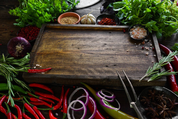 wooden board surrounded vegetables and greens  - Foto, Imagem