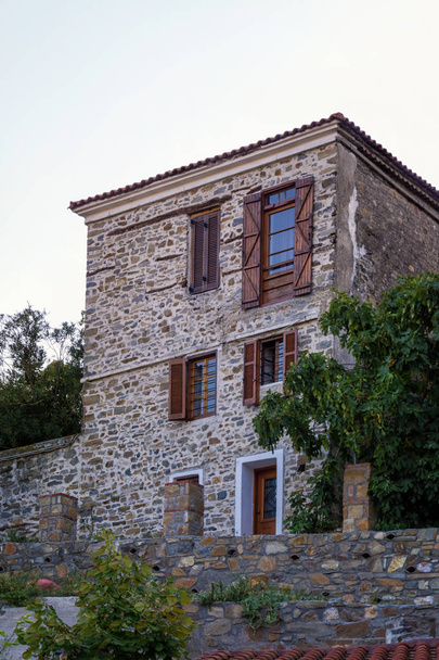     Architettura nel vecchio villaggio Nikiti, Sithonia, Calcidica, Grecia
  - Foto, immagini