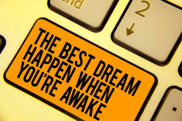 Rukopis textu The Best sen stane když youÂ 're psaní, jsou Awake. Koncept význam sny, pravda muset věřit oranžové klávesy záměr vytvořit počítač computing odraz dokument - Fotografie, Obrázek