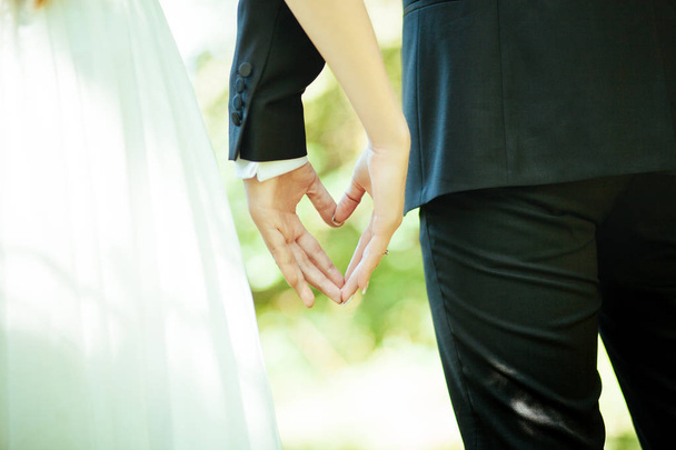 wedding theme, holding hands newlyweds - Fotoğraf, Görsel
