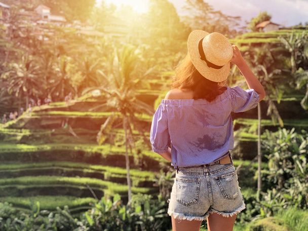 Young woman looking at beautiful tegallalang rice terrace in Bali, Indonesia - Photo, Image