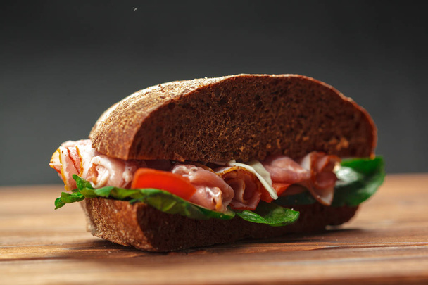 close up of sandwich on wooden table - Valokuva, kuva