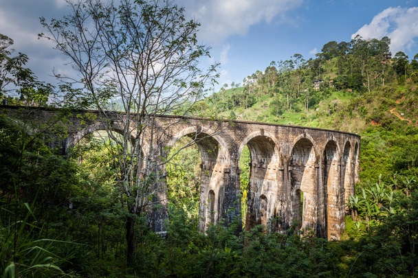 "Demodara" Nine Arch bridge in Sri Lanka with railway track done by British - Fotoğraf, Görsel