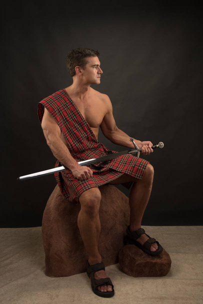 Seksikäs Highlander valmistautuu taisteluun
 - Valokuva, kuva
