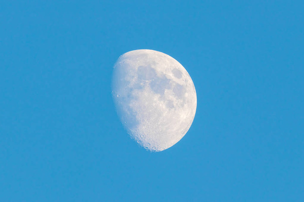 Σελήνη από τον ουρανό του Παρισιού - Φωτογραφία, εικόνα