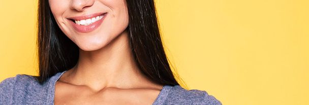 Detail view of brunette with shining white healty teeth - Foto, afbeelding
