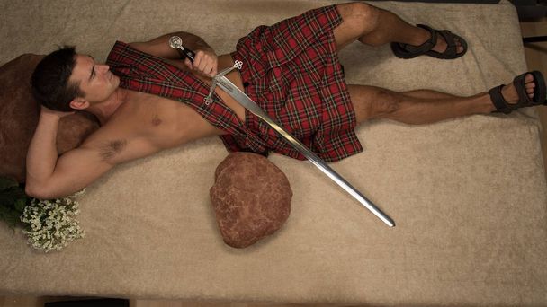 Sexy highlander przygotowuje się do bitwy. - Zdjęcie, obraz