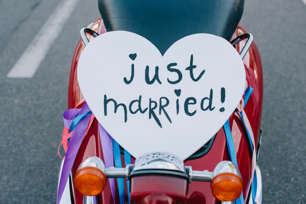 close up of scooter with "just married" heart symbol for wedding - Zdjęcie, obraz