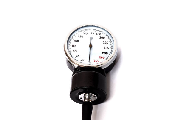 Manómetro negro sobre fondo blanco, aislado, Equipos médicos y de salud
 - Foto, Imagen