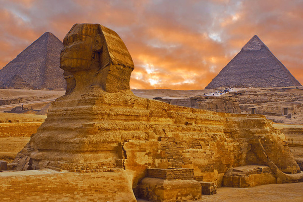 Weergave van de Sfinx Egypte, het giza plateau in de Saharawoestijn - Foto, afbeelding